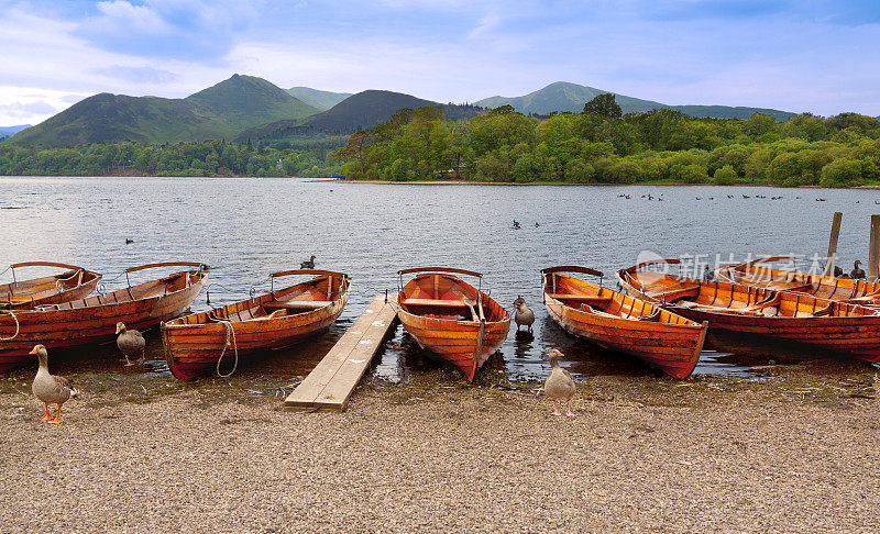 Derwent Water and Row Boats, Keswick, Lake District, England。